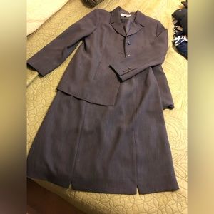 Kasper ASL grey ladies suit jacket and skirt